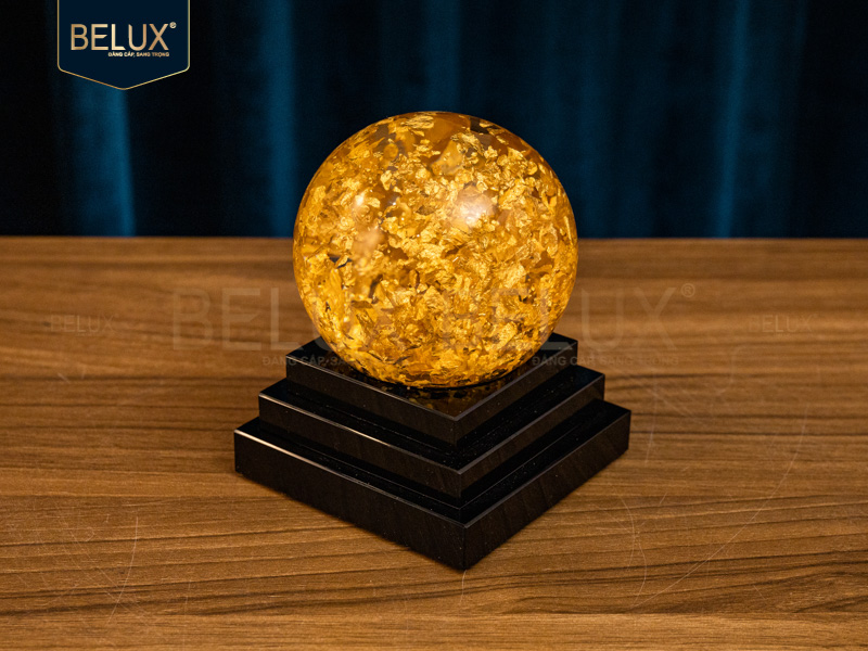 Quả Cầu Pha Lê Phong Thủy Đúc Lá Vàng 9999